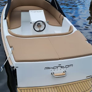 Phantom 570 Cruise Blau Beige Im Wasser 05