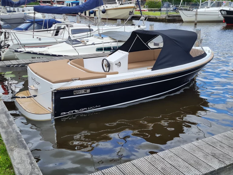 Phantom 570 Cruise Blau Beige Im Wasser 06